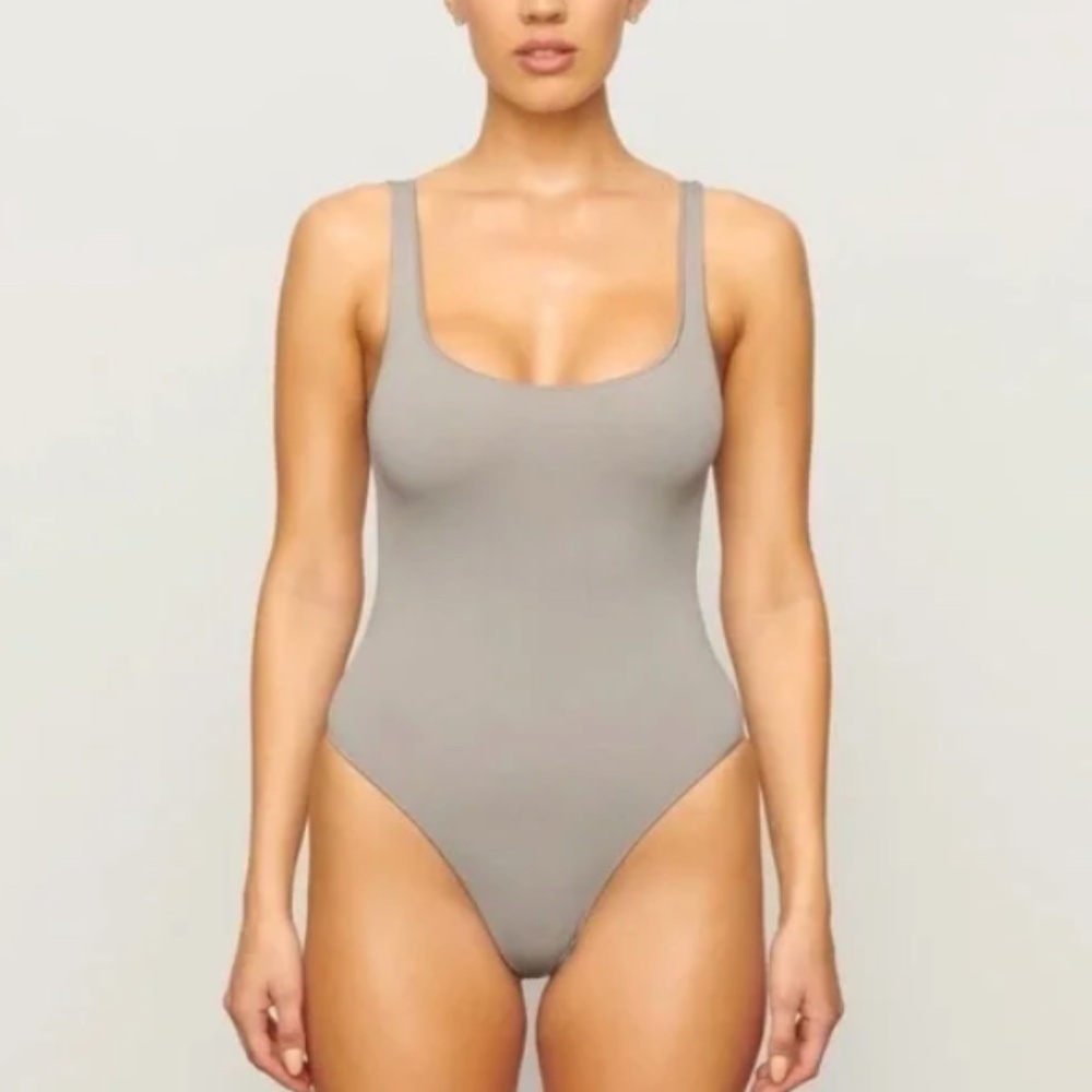 NWT SKIMS Essentials Scoop Neck Bodysuit in Slate size 4X/5X